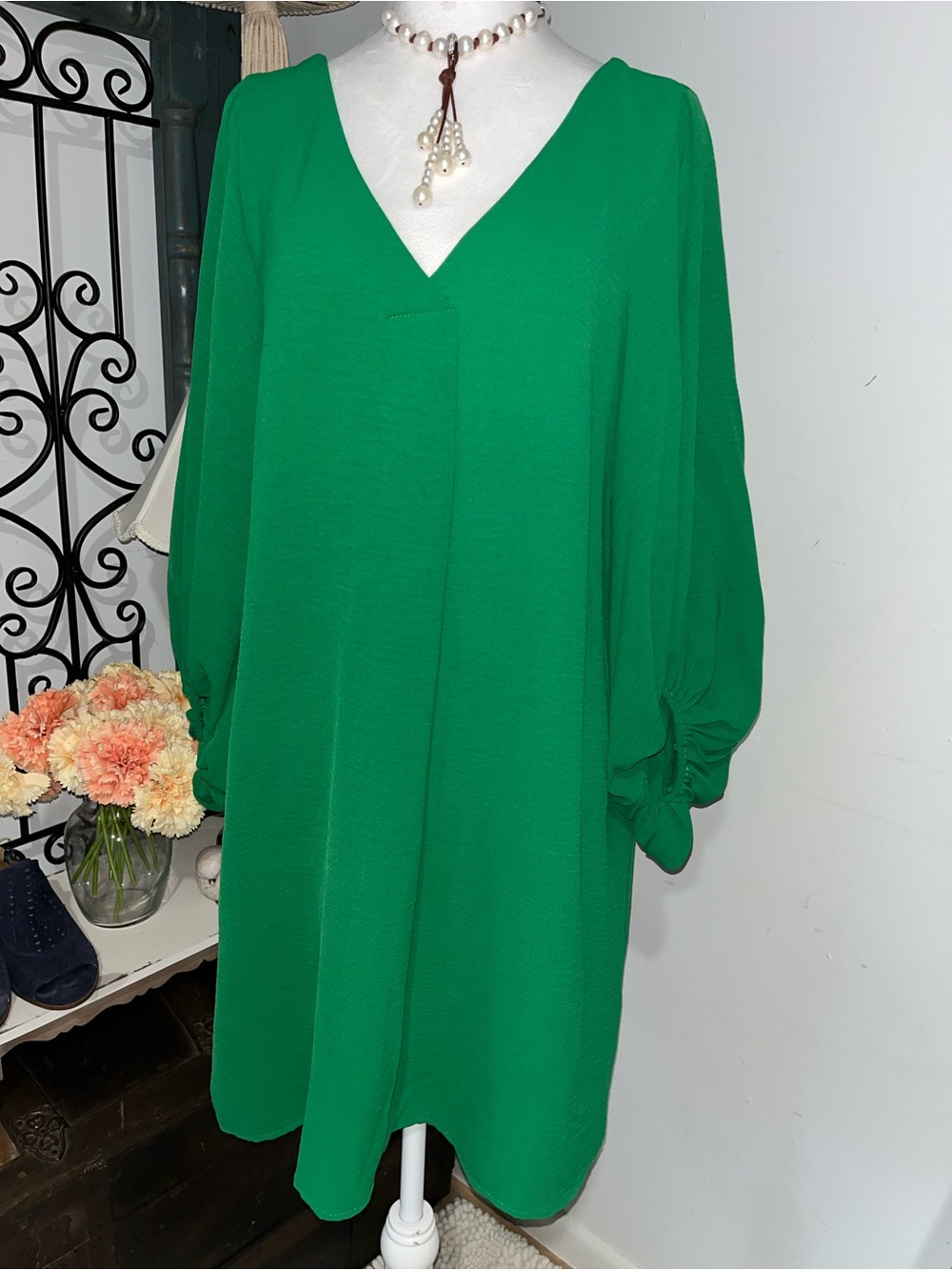 V-Neck Long Sleeve Green Shift Dress